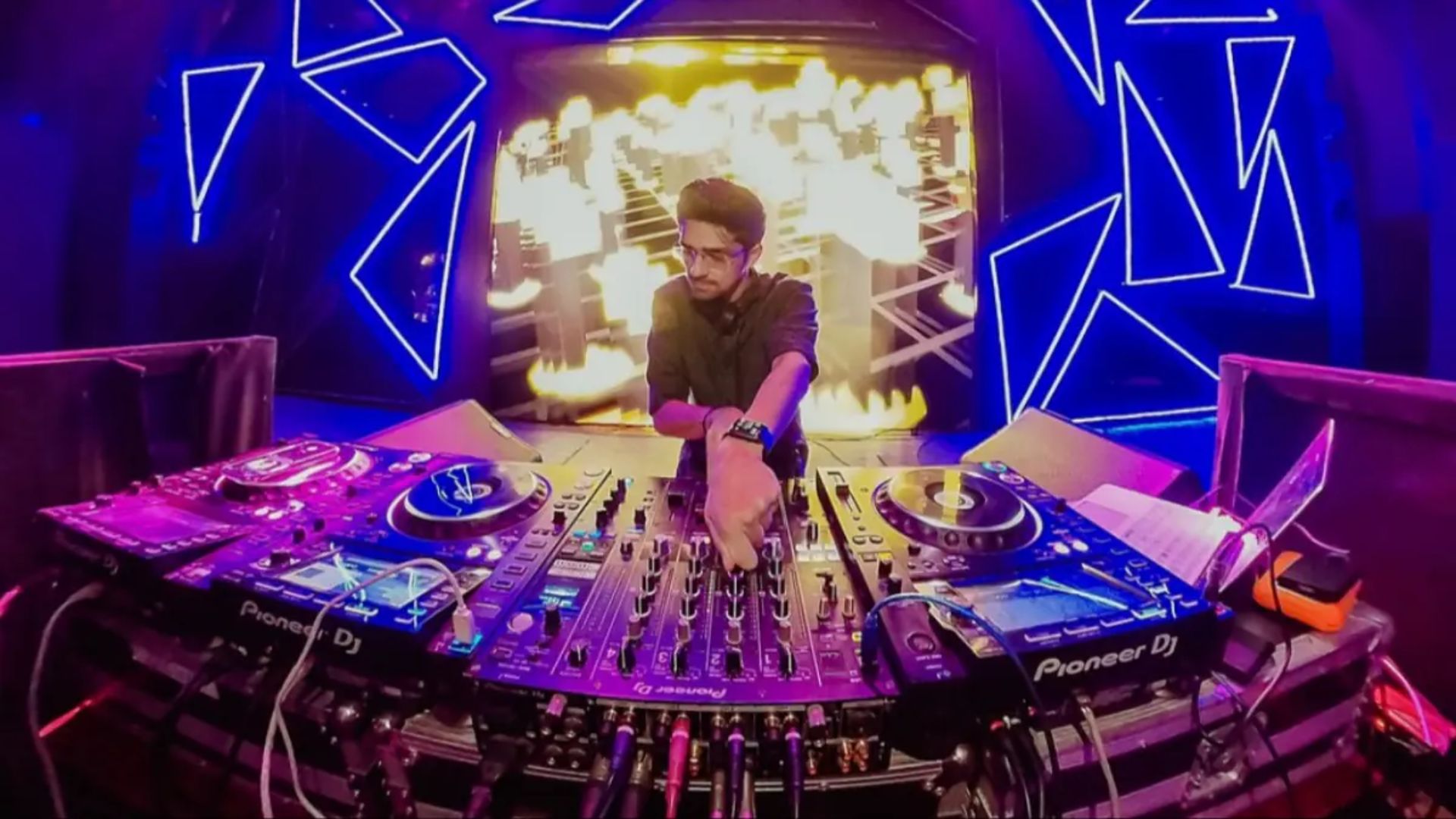 DJ Luna Wave